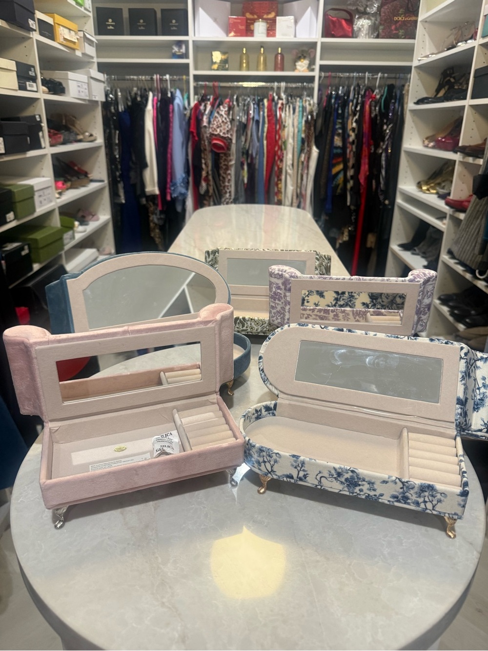 Jewelry box small couches with mirror rings and jewelry holder inside New pick 1 - Picture 2 of 10